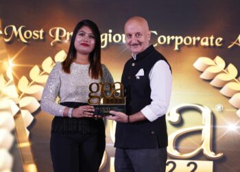 Scars to Stars: Award-Winning Celebrity Tarot Reader Guides Thousands with Unique FATE Method