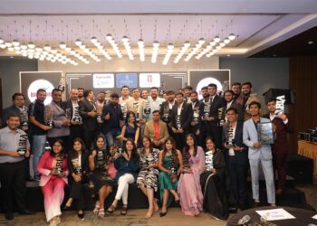 Amrita Rao Honors Top Entrepreneurs at Surat’s Business Icon Awards 2024″